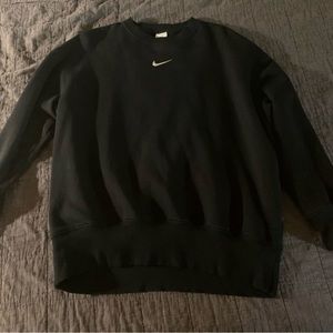 BLACK NIKE RELAXED CREW